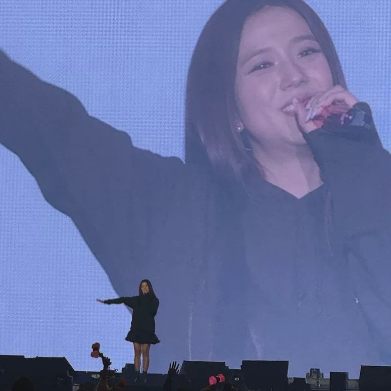 JISOO HOODIE (BLACKPINK) AMORTAGE