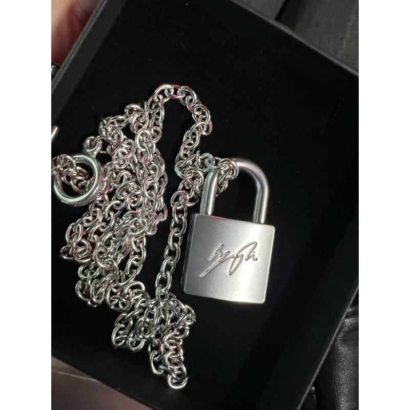 STRAY KIDS HYUNJIN NECKLACE